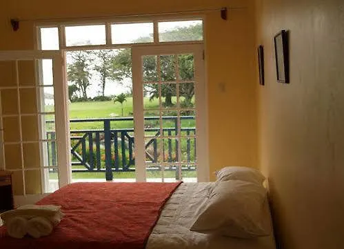 Canoe Bay Beach Resort Lowlands 2*,