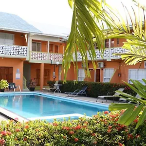 Hotel Viola's Place, Lowlands
